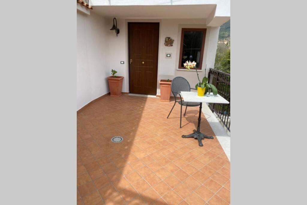 Apartmán Alloggio A Via Impero Lenola Exteriér fotografie