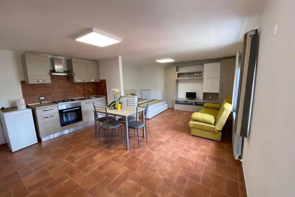 Apartmán Alloggio A Via Impero Lenola Exteriér fotografie