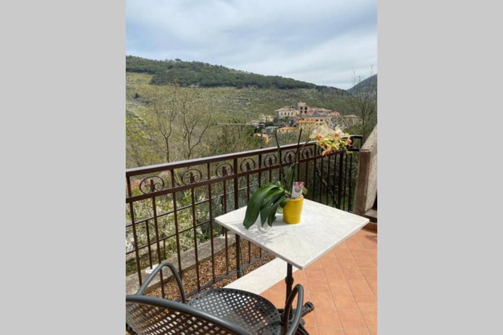 Apartmán Alloggio A Via Impero Lenola Exteriér fotografie