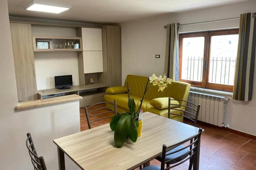 Apartmán Alloggio A Via Impero Lenola Exteriér fotografie